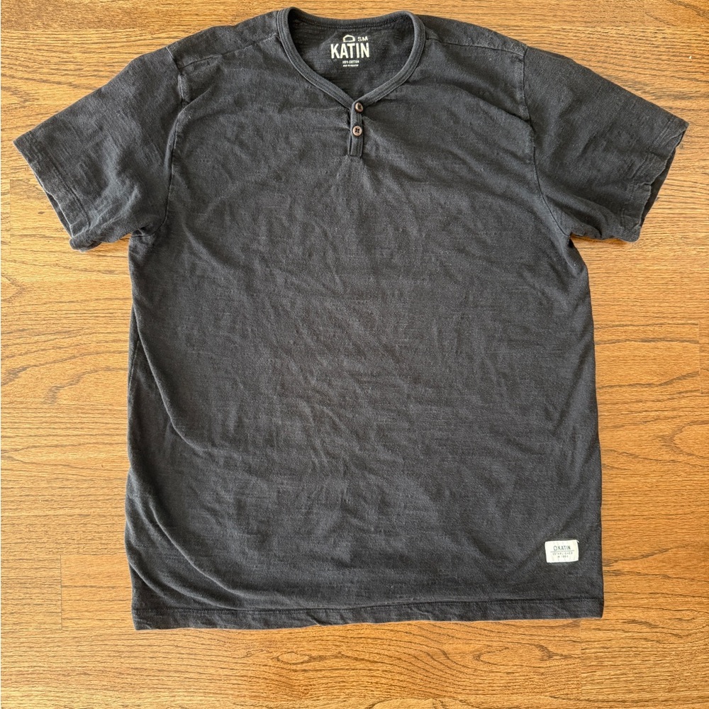 Katin Folk Black Short Sleeve Henley Tee men’s small